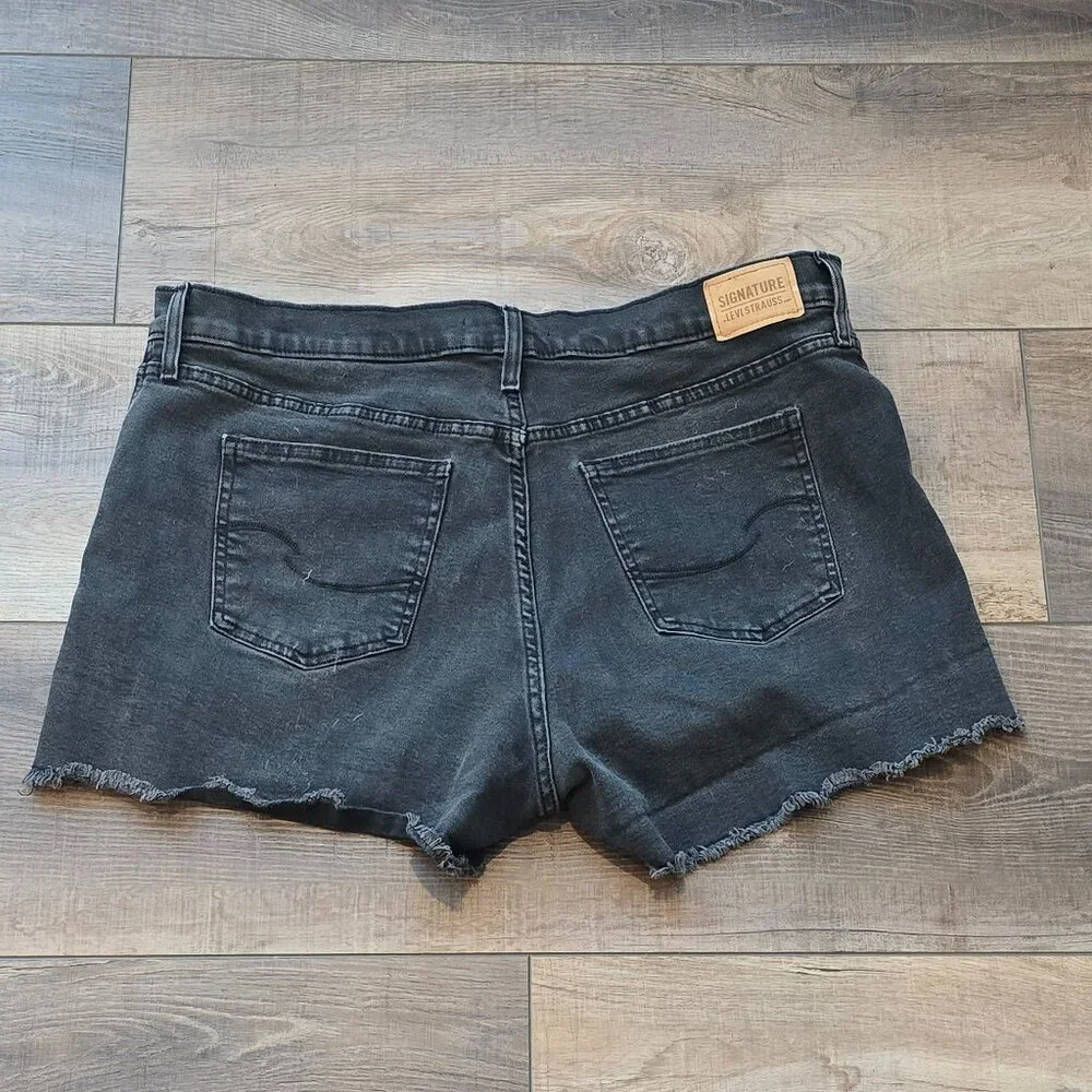 Levis Strauss High-Rise Shorts, Size: 18